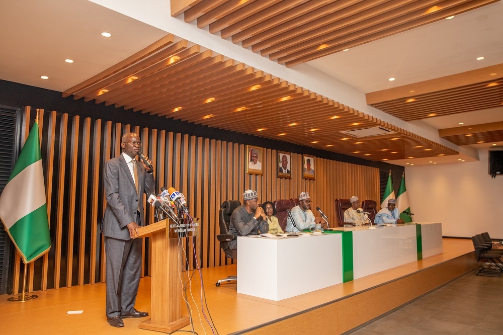 Hon  Minister of Power  Works   Housing  Mr Babatunde Fashola  SAN  left   during the Press Briefing on the National Public Building  Maintenance  Policy   recently approved by the Federal Executive Council   at the Ministry of Power  Works   Housing Headquarters  Mabushi  Abuja    on Thursday 31st     January 2019