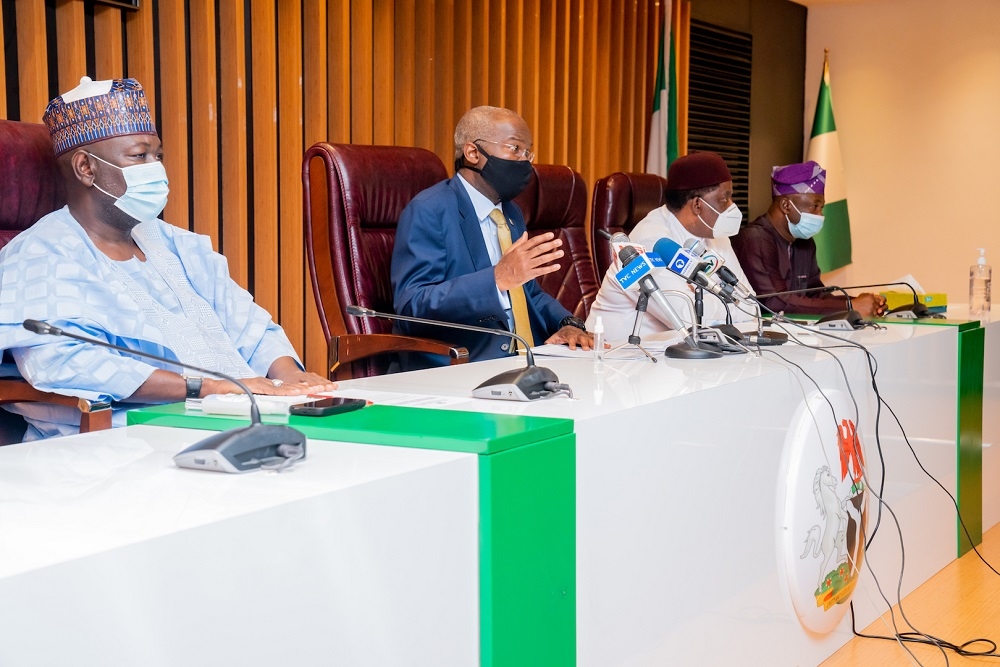 Hon. Minister of Works and Housing, Mr Babatunde Fashola,SAN(2nd left) and Minister of State in the Ministry, Engr. Abubakar Aliyu(left), Chairman, Senate Committee on Housing and Urban Development, Senator (Dr) Sam Egwu (2nd right) and Chairman, House of Representatives Committee on Housing and Habitat,Hon. Mustapha Dawaki (right) during the inauguration of the Executive Management Team of the Federal Housing Authority (FHA) at the Ministry of Works and Housing Headquarters, Mabushi, Abuja on Thursday, 13th August 2020