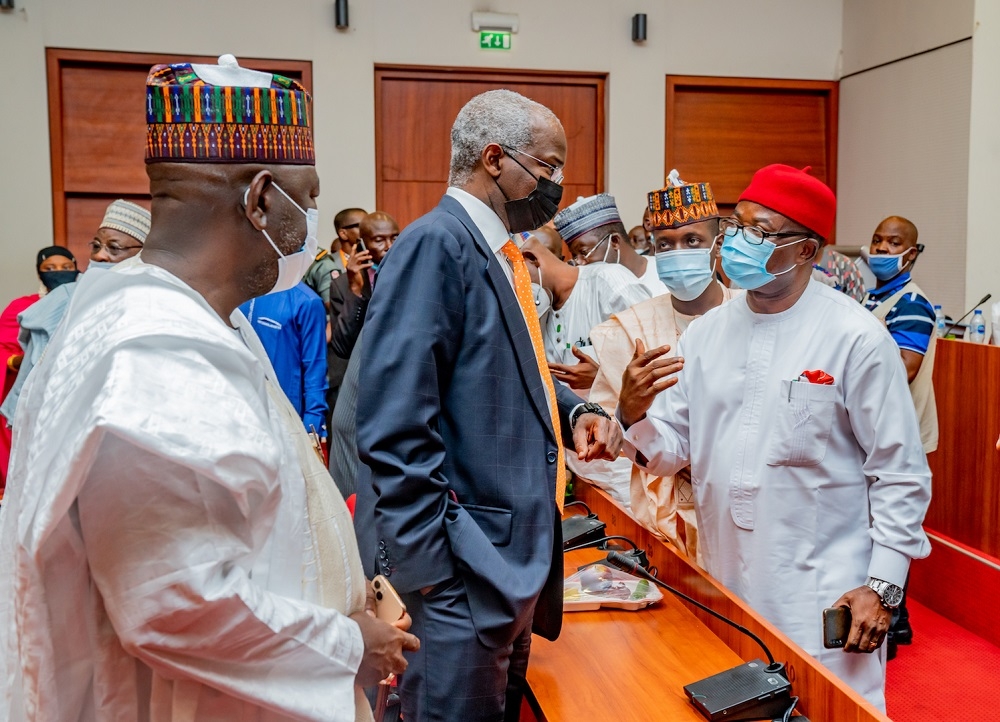 Hon. Minister of Works and Housing, Mr Babatunde Fashola,SAN (middle), Minister of State in the Ministry, Engr. Abubakar Aliyu (left) and member representing Ikwuano/Umuahia North /South Federal Constituency of Abia State, Hon. Samuel Onuigbo (right) ) shortly after a Joint Session of the Year 2021 Budget Defence hosted by the Senate and  House Committees on Housing at the National Assembly Complex, Abuja on Thursday, 12th November  2020