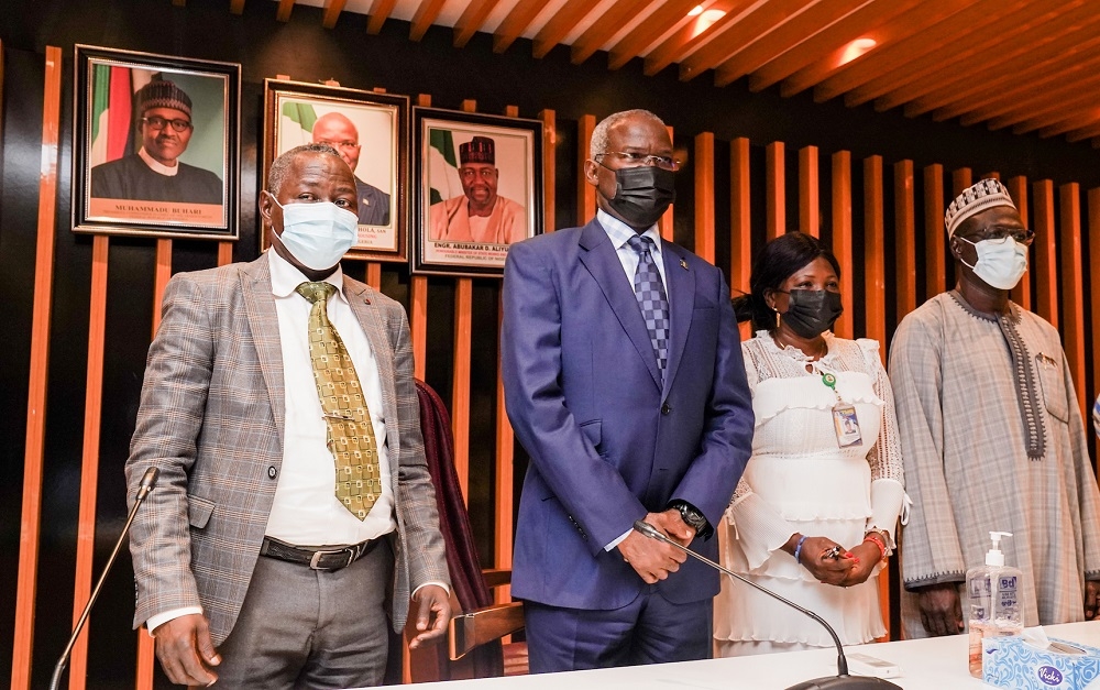 Hon. Minister of Works and Housing, Mr Babatunde Fashola, SAN(2ndÂ  left),Permanent Secretary, Mr. Babangida Hussaini (right), Surveyor General of the Federation, Surveyor Samuel Adeniran (left) Rector, Federal School of Surveying, Oyo State, Â Surveyor (Mrs) Dupe Nihinlola Olayinka - DosunmuÂ (2nd right) in a group photograph shortly after a Courtesy Visit Â by the Members of the Federal School of Surveying, Oyo&#039;s Management Team at the Ministry of Works and Housing Headquarters, Mabushi, Abuja on Monday 23rd August, 2021