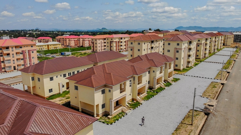 A cross section of the Blocks of One, Two, Three Bedroom Flats and 3-Bedroom Terrace Duplexes during an inspection tour of the 764-Units Federal Housing Authority Residential Layouts (Abuja Mass Housing Scheme ) in Zuba, Abuja, FCT by the  Hon. Minister of Works and Housing, Mr Babatunde Fashola, SAN  on Tuesday, 31st  August 2021.  