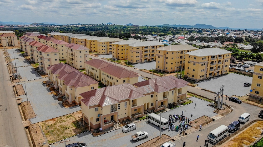 A cross section of the Blocks of One, Two, Three Bedroom Flats and 3-Bedroom Terrace Duplexes during an inspection tour of the 764-Units Federal Housing Authority Residential Layouts (Abuja Mass Housing Scheme ) in Zuba, Abuja, FCT by the  Hon. Minister of Works and Housing, Mr Babatunde Fashola, SAN  on Tuesday, 31st  August 2021.  