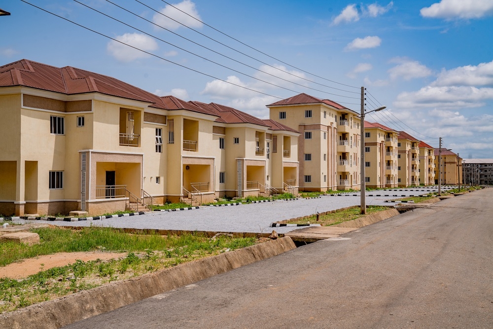 A cross section of the Blocks of One, Two, Three Bedroom Flats and 3-Bedroom Terrace Duplexes during an inspection tour of the 764-Units Federal Housing Authority Residential Layouts (Abuja Mass Housing Scheme ) in Zuba, Abuja, FCT by the  Hon. Minister of Works and Housing, Mr Babatunde Fashola, SAN  on Tuesday, 31st  August 2021. 