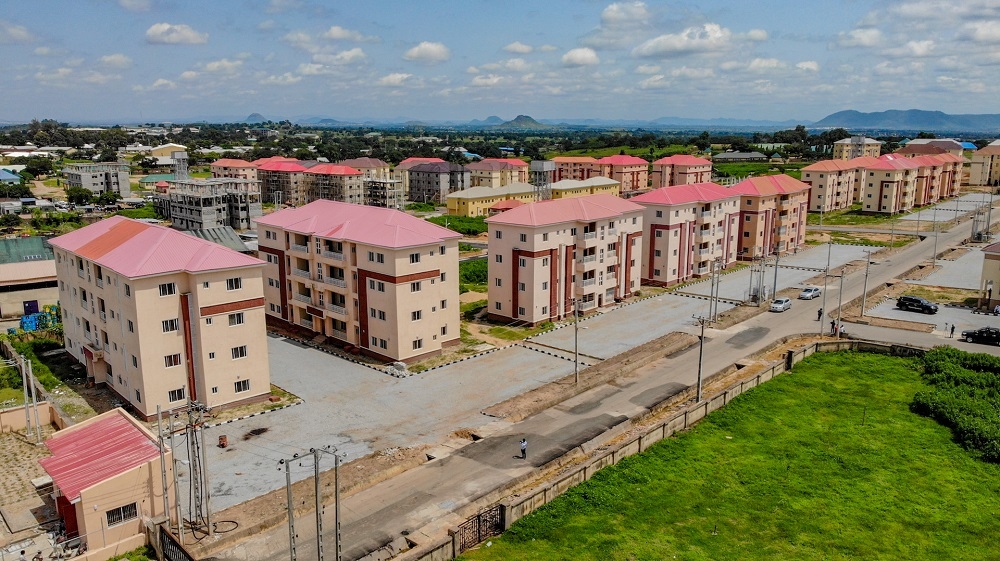 A cross section of the Blocks of One, Two, Three Bedroom Flats and 3-Bedroom Terrace Duplexes during an inspection tour of the 764-Units Federal Housing Authority Residential Layouts (Abuja Mass Housing Scheme ) in Zuba, Abuja, FCT by the  Hon. Minister of Works and Housing, Mr Babatunde Fashola, SAN  on Tuesday, 31st  August 2021.  