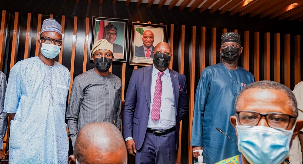 Hon. Minister of Works and Housing, Mr Babatunde Fashola, SAN (right), President, Nigerian Guild of Editors, Mr Mustapha Isah (2nd right), Special Assistant on Digital/New Media to President Muhammadu Buhari, Mr Tolu Ogunlesi (2nd left) and Publisher, Glitters Online  Newspaper, Mr Kazeem Akintunde shortly after the launching of the Web Portal for sale of the National Housing Programme (NHP) completed homes to Nigerians at the Ministry of Works and Housing, Headquarters, Mabushi, Abuja on Friday, 12th November 2021. 