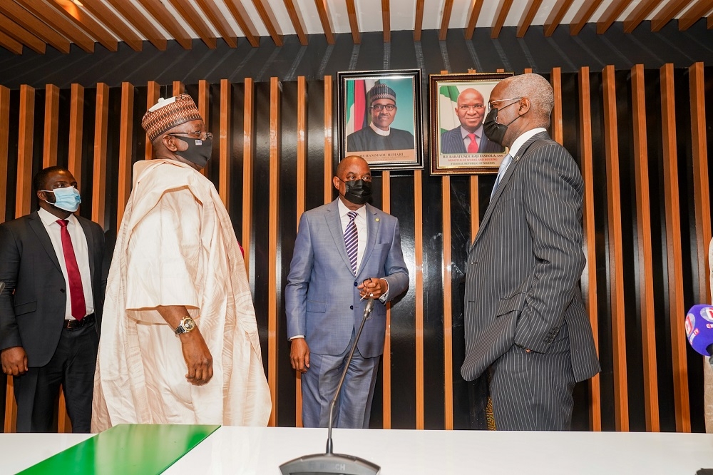 Hon. Minister of Works and Housing, Mr Babatunde Fashola,SAN (right),   Managing Director/CEO, Federal Housing Authority(FHA), Senator  Olugbenga Ashafa(2nd right), Chairman, Board of the Federal Housing Authority(FHA), Senator Lawal Shuaibu (2nd left), and Executive Director, Project Implementation, Engr. Chinonso Sam Omoke(left) shortly after the inauguration of the three new Executive Directors of the Federal Housing Authority (FHA) at the Ministry of Works and Housing Headquarters, Mabushi, Abuja on Tuesday, 16th November 2021  