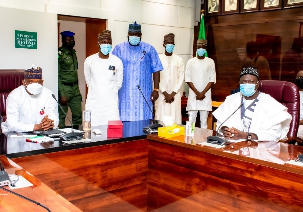 Right, Permanent Secretary, Federal Ministry of Works and Housing, Mr. Babangida Hussaini receiving the new Minister of State for Works &amp; Housing, Mr. Mu&#039;azu Jaji Sambo on assumption of duty on the 29th of December, 2021