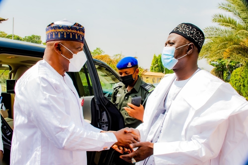 Right, Permanent Secretary, Federal Ministry of Works and Housing, Mr. Babangida Hussaini receiving the new Minister of State for Works &amp; Housing, Mr. Mu&#039;azu Jaji Sambo on assumption of duty on the 29th of December, 2021