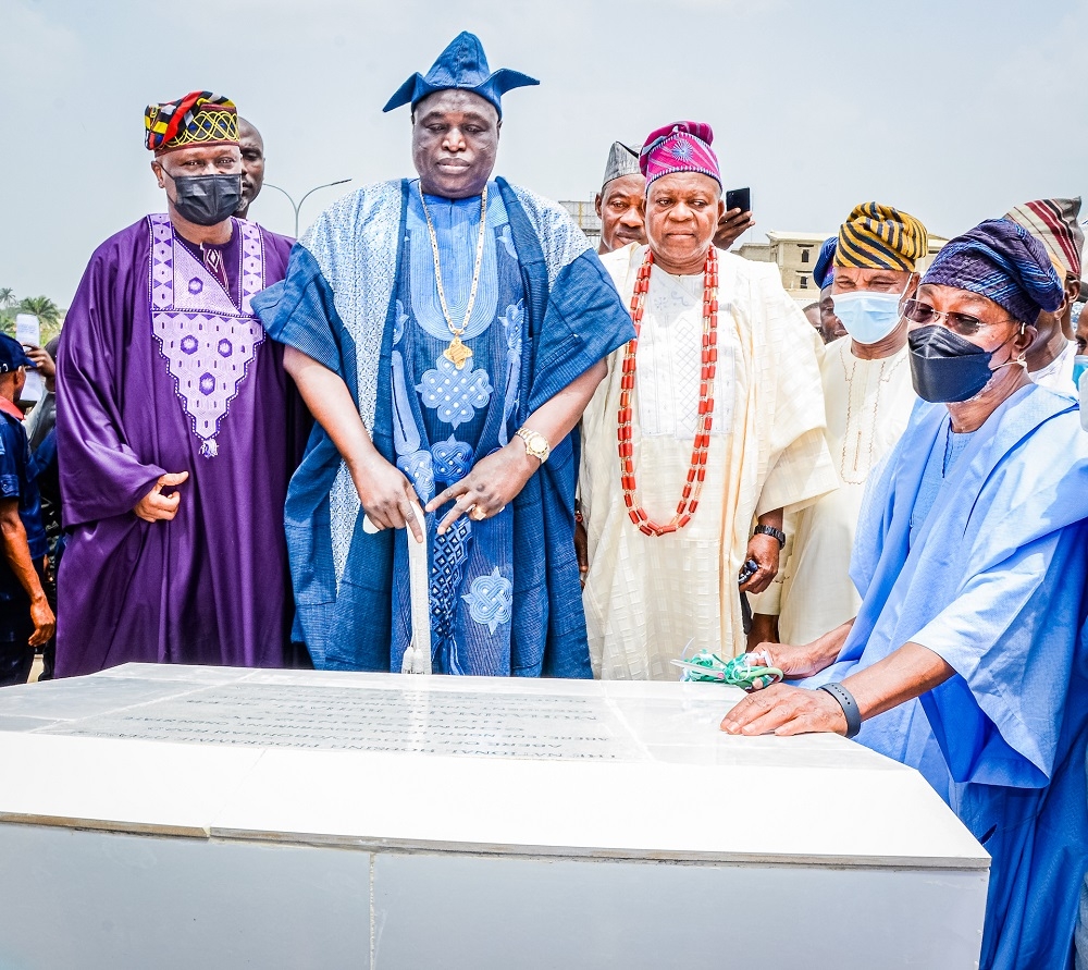 Representative of President Muhammadu Buhari and Hon. Minister of Interior, Ogbeni Rauf Aregbesola (right), representative of the Governor of Osun State &amp; Hon. Commissioner for Lands and Physical Planning, Hon. Nathaniel Agunbiade (2nd right),Timi of Ede, Oba Munirudeen Adesola Lawal (2nd left), representative of the Hon.Minister of Works &amp; Housing and Director/HOD Regional Development in the Ministry, TPL Moyoade Dunmoye (left) and others at the commissioning of Homes completed under the National Housing Programme (NHP) Phase I at Abere, AIG Zone 2 Area, Osogbo Osun State on Monday, 14th March 2022.