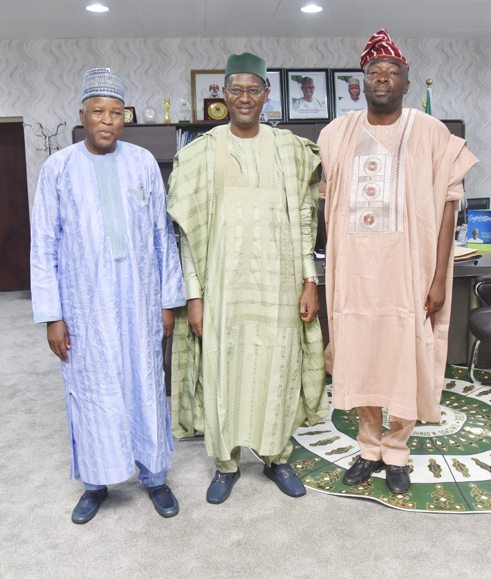 HON. MINISTER OF HOUSING AND URBAN DEVELOPMENT, ARC. AHMED MUSA DANGIWA AT A MEETING WITH THE NEW MANAGEMENT TEAMS OF THE FEDERAL MORTGAGE BANK OF NIGERIA (FMBN) AND THE FEDERAL HOUSING AUTHORITY (FHA) ON MONDAY 19TH FEBRUARY 2024