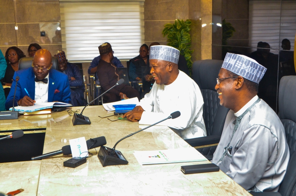 Minister and Minister of State, Housing and Urban Development , Arch Ahmed Dangiwa and Abdullahi Tijjani Gwarzo in a group photograph with the leadership of Real Estate Developers Association of Nigeria (REDAN) during their  visit to his office,  Thursday,  March 14th,  2024