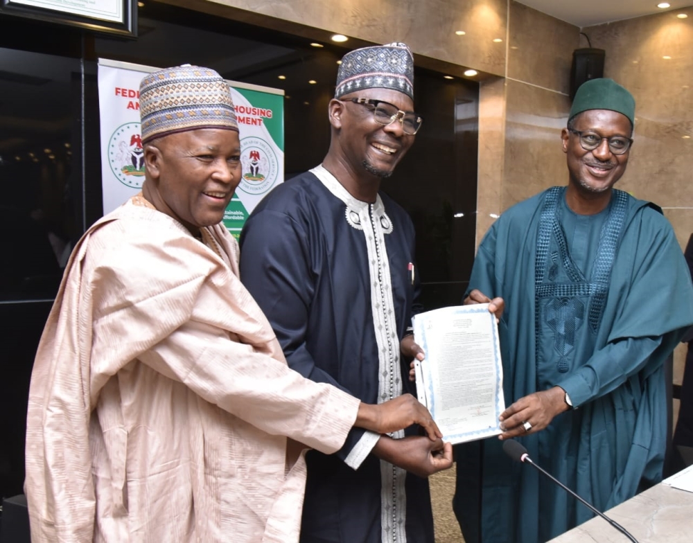 The Hon. Minister of Housing and Urban Development, Arc. Ahmed Dangiwa, the Hon. Minister of State, Abdullahi Tijjani Gwarzo, and management staff of the Ministry  receives the  Executive Governor of Nasarawa state, Engr. Abdullahi Sule on a courtesy visit to the Ministry’s headquarters, Mabushi, Abuja on the 29th of April, 2024.