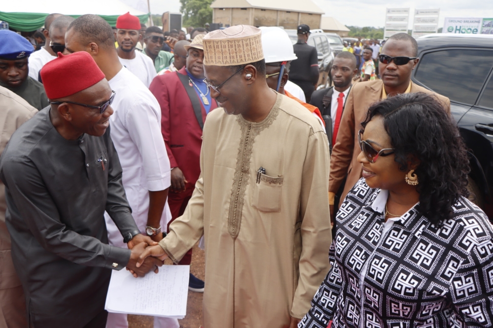 His Excellency, Francis Ogbonna Erishi Nwifuru, Executive Governor, Ebonyi State, Honourable Minister of Housing and Urban Development, Arc. Ahmed Musa Dangiwa FNIA and other management staff at the Official Ground Breaking ceremony of the 250 Housing Units Renewed Hope Estate in Abakaliki, Ebonyi State  on the 26th June, 2024