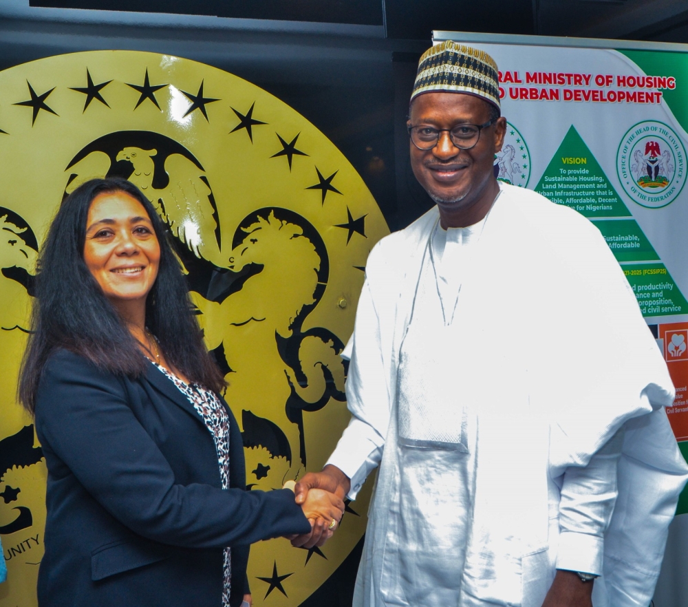 (Middle) Hon. Minister of  Housing and Urban Development Arc. Ahmed Musa Dangiwa; (5th Left) Hon. Minister of State Housing and Urban Development, Abdullahi Tijjani Gwarzo; (5th Right) Permanent Secretary  Ministry of Housing and Urban Development, Dr. Marcus O. Ogunbiyi, during a meeting with Delegates of the UK Build and Construction West Africa Trade Mission. Monday 22nd July, 2024