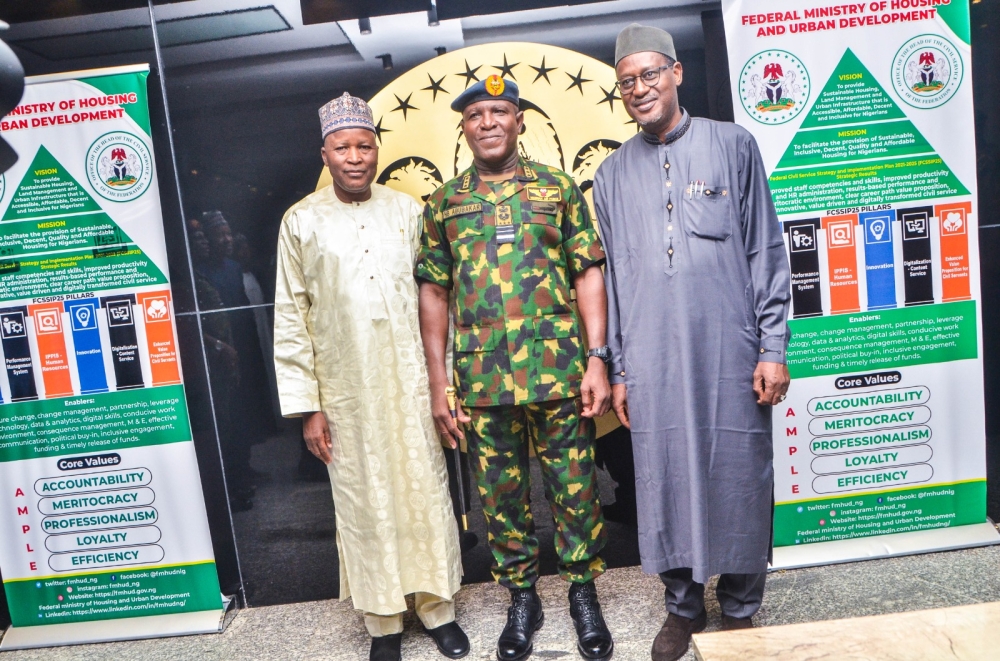 Picture moment from the visit of the Chief of Air Staff, Nigerian Airforce Air Marshal Hassan Bala Abubakar to the FMHUD