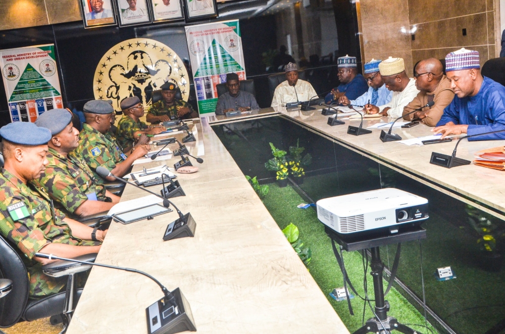 Picture moment from the visit of the Chief of Air Staff, Nigerian Airforce Air Marshal Hassan Bala Abubakar to the FMHUD