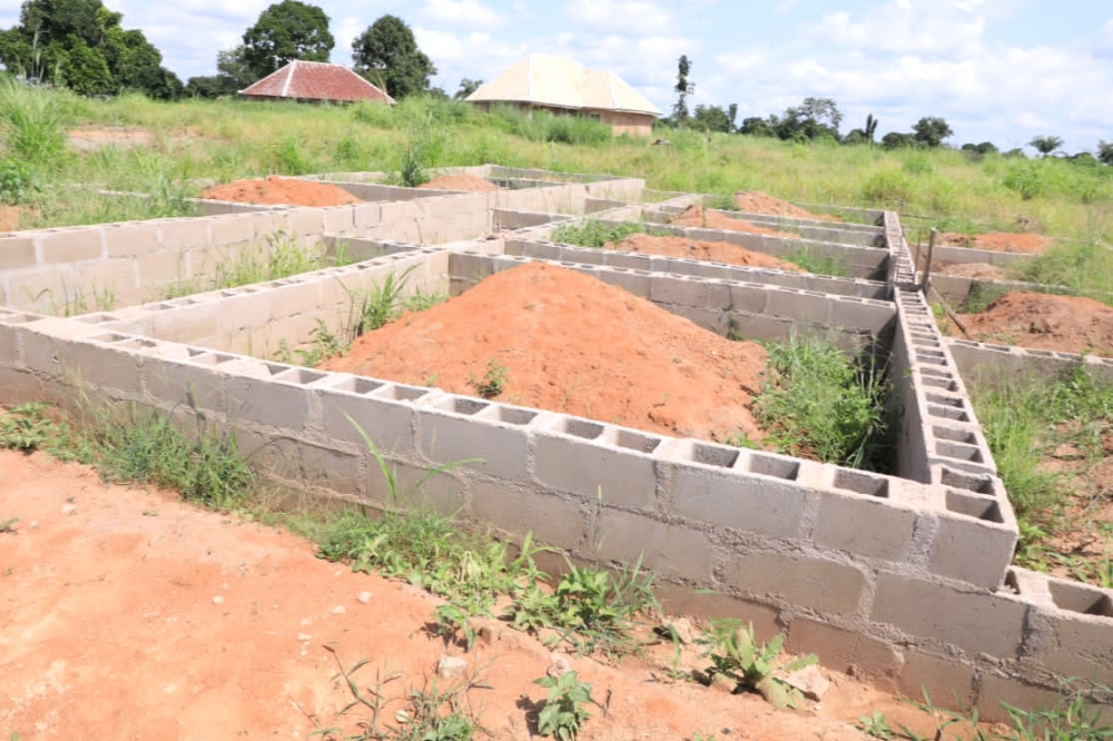 Inspection visit of Renewed Hope Housing Estate, Makurdi, Benue State by the Director (Public Building & Housing Development), QS Pemi Temitope in company of the Director (Press & Public Relations),  Salisu Badamasi Haiba. On ground to receive the team is the Benue State, Federal Controller of Housing and site Project managers