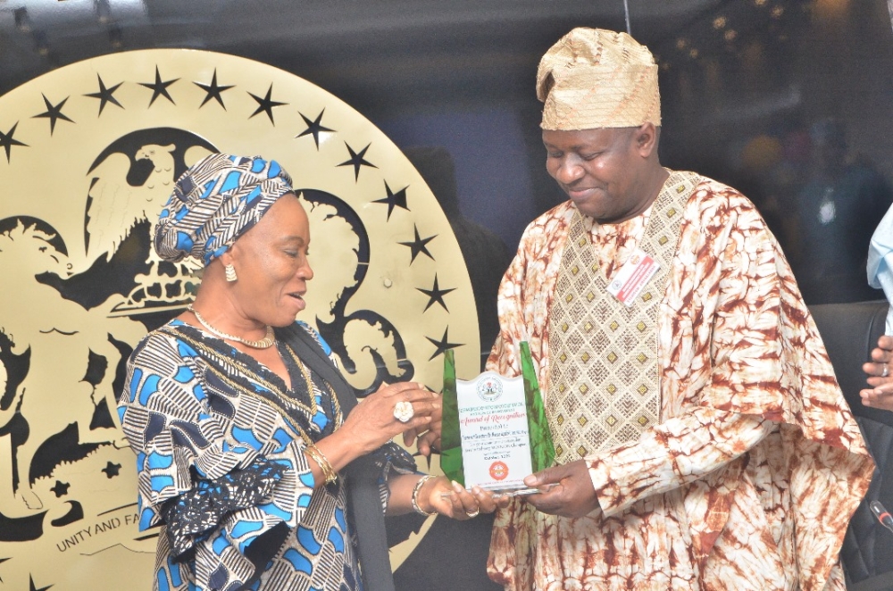 Presentation of award by the Hon Minister Arch. Ahmed Dangiwa, the Permanent Secretary Dr. Marcus Ogunbiyi and the National Servicom Coordinator at the Presidency to some Directors and  management staff of the Ministry in celebration of the 2024 Servicom Service Week at the Ministry's Conference Room, Mabushi, Abuja on the 7th October, 2024.