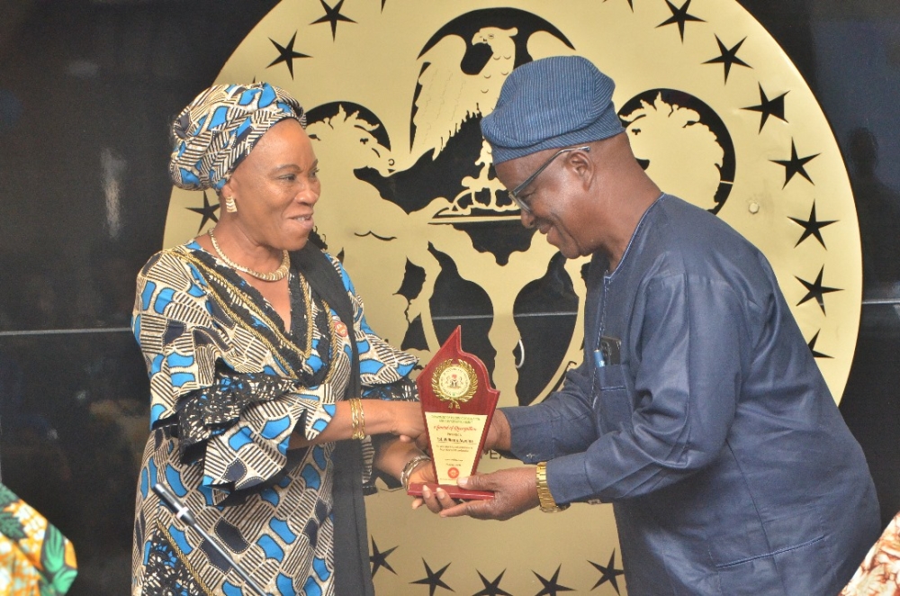 Presentation of award by the Hon Minister Arch. Ahmed Dangiwa, the Permanent Secretary Dr. Marcus Ogunbiyi and the National Servicom Coordinator at the Presidency to some Directors and  management staff of the Ministry in celebration of the 2024 Servicom Service Week at the Ministry's Conference Room, Mabushi, Abuja on the 7th October, 2024.