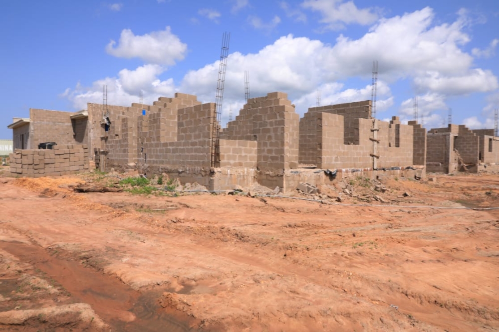 Inspection visit of Renewed Hope Housing Estate, Makurdi, Benue State by the Director (Public Building & Housing Development), QS Pemi Temitope in company of the Director (Press & Public Relations),  Salisu Badamasi Haiba. On ground to receive the team is the Benue State, Federal Controller of Housing and site Project managers