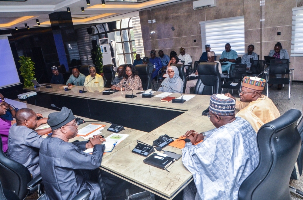 Meeting of the Hon Honourable Minister of State for Housing and Urban Development. Rt. Hon. Yusuf Abdullahi Ata with Directors/Heads of Units of the Ministry