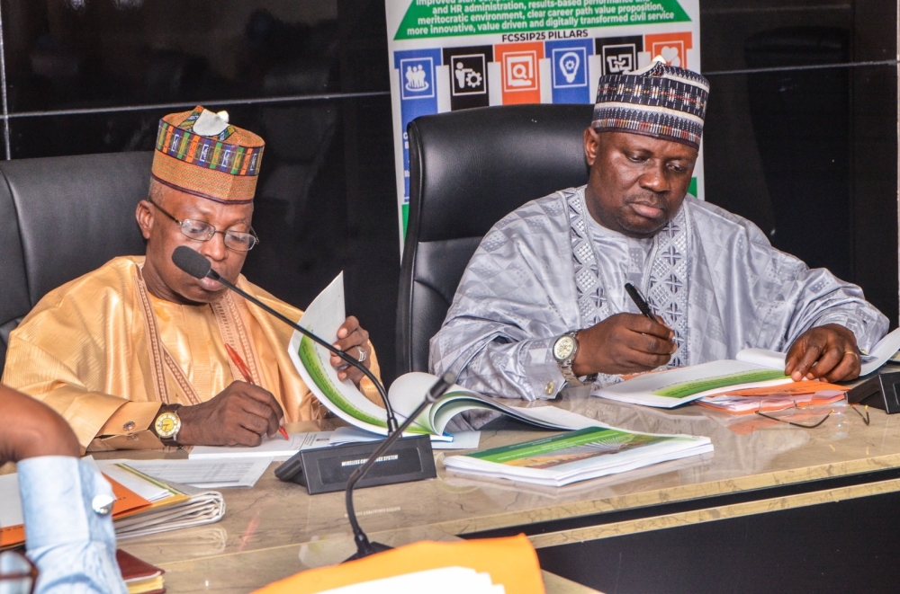 Meeting of the Hon Honourable Minister of State for Housing and Urban Development. Rt. Hon. Yusuf Abdullahi Ata with Directors/Heads of Units of the Ministry