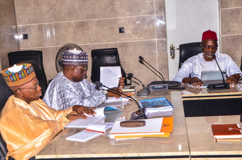 Meeting of the Hon Honourable Minister of State for Housing and Urban Development. Rt. Hon. Yusuf Abdullahi Ata with Directors/Heads of Units of the Ministry