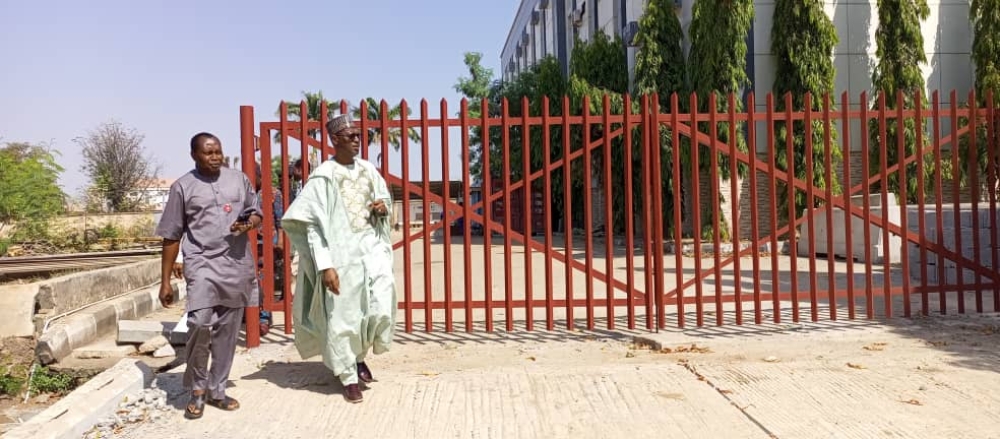 Photo Speak Minister of Housing and Urban Development, Arc. Ahmed Musa Dangiwa, accompanied by the Director  HOD Public Buildings and other officials, inspected the progress of work at the site of the new office complex today, December 31st, 2024, marking the final workday of the year