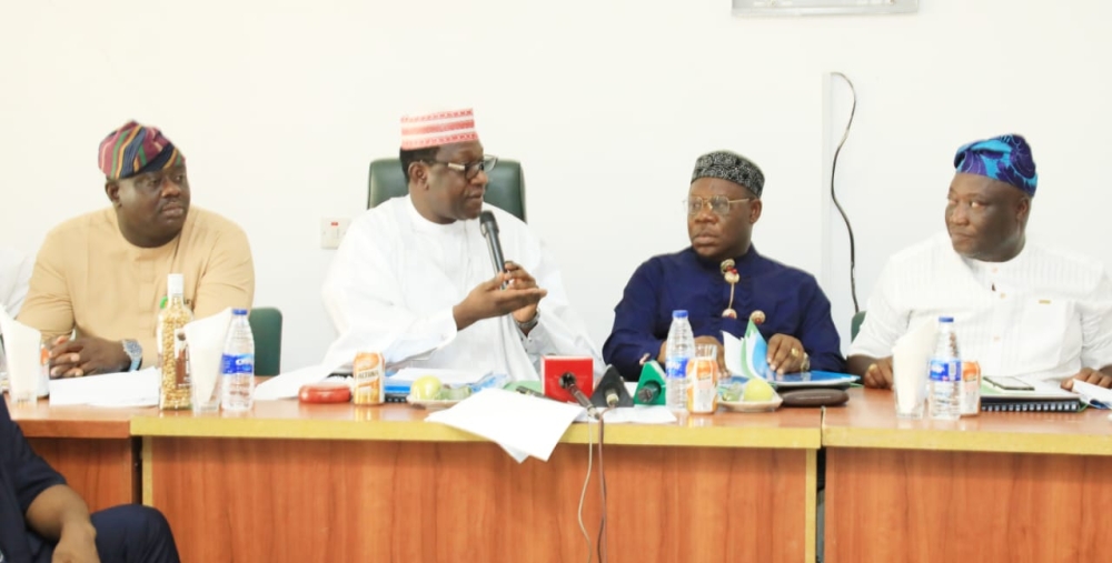 Permanent Secretary,  Federal Ministry of Housing and Urban Development,  Dr Shuaib Muhammad Belgore led the Management staff and Heads of FMHUD Agencies to the 2025 Budget interactive meeting with the House of Representatives Committee on Housing and Habitat under the Chairmanship of Hon Abdulmumini Jibrin,  Thursday,  16th January,  2025