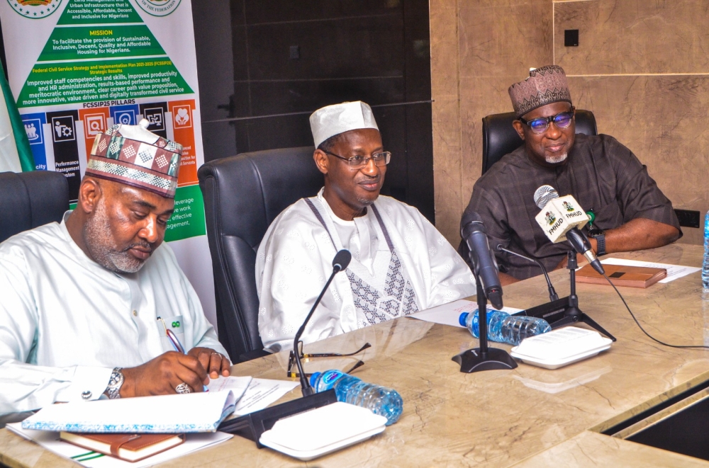 Pictorial: Hon Minister of State for Regional Development,  His Excellency (Hon) Uba Maigari Ahmadu led the management team of his ministry on a courtesy visit to the Hon Minister of Housing and Urban Development,  Arc Ahmed Musa Dangiwa.