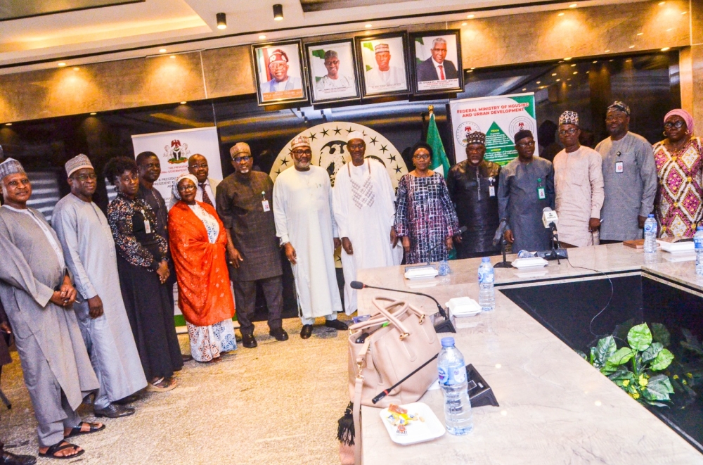 Pictorial: Hon Minister of State for Regional Development,  His Excellency (Hon) Uba Maigari Ahmadu led the management team of his ministry on a courtesy visit to the Hon Minister of Housing and Urban Development,  Arc Ahmed Musa Dangiwa.