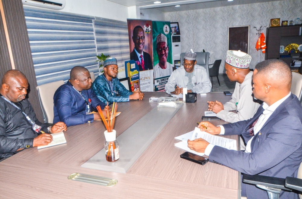 Courtesy visit to the Hon Minister,  FMHUD, Arc. Ahmed Dangiwa by the Leadership Newspaper Group Limited, led by GMD, Mu'azu Elazeh. With the Hon Minister is the Director Press, Badamasi Haiba and SA Communication,  Mark Cheise, Monday, 10th March,  2025.