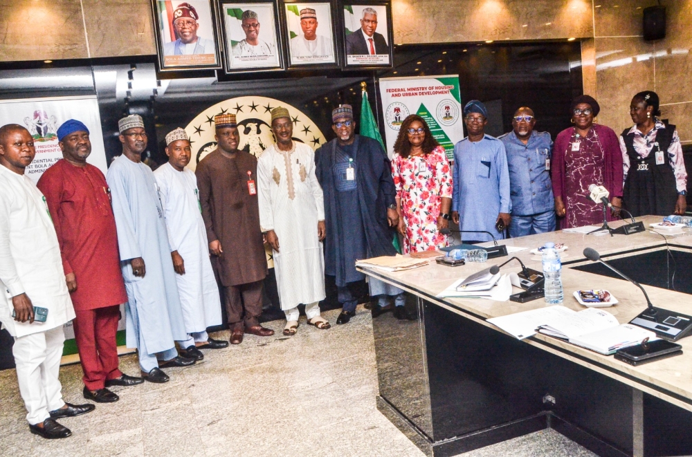 Hon Minister,  Housing and Urban Development,,Arc. Ahmed Musa Dangiwa, received Senior Special Assistant to the President on Industrial Training and Development,  Hon Adamson Ayinde on a courtesy visit