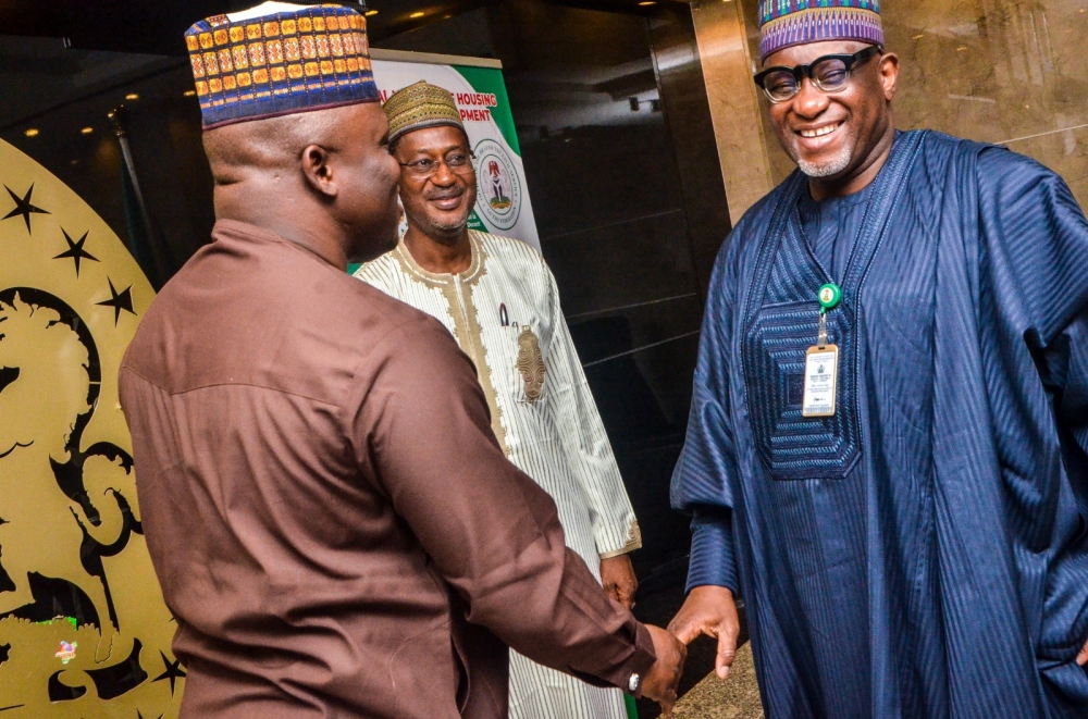 Hon Minister,  Housing and Urban Development,,Arc. Ahmed Musa Dangiwa, received Senior Special Assistant to the President on Industrial Training and Development,  Hon Adamson Ayinde on a courtesy visit