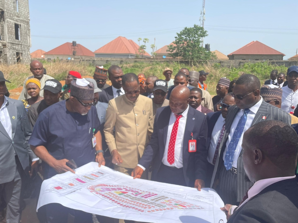 Photo News: HM (FMHUD), Arc Ahmed Dangiwa and Chairman EFCC, Olanipekun Olukoyede inspection of Recovered Housing Estate from former CBN Governor,  Godwin Emefiele,  Wednesday,  21st, May, 2025