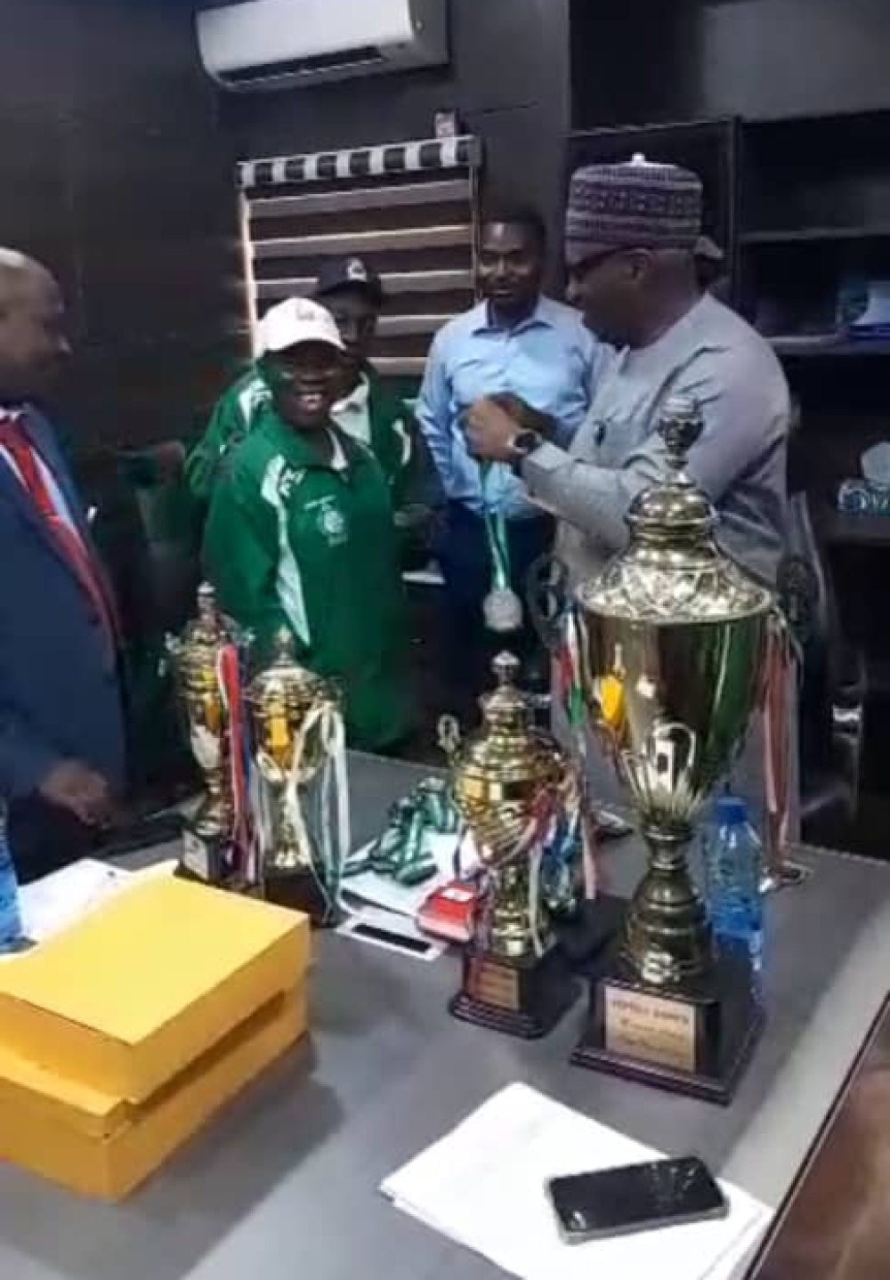 Photo Speak: Housing Ministry Presents Awards to Sports Club Members for Winning FEPSGA Medals