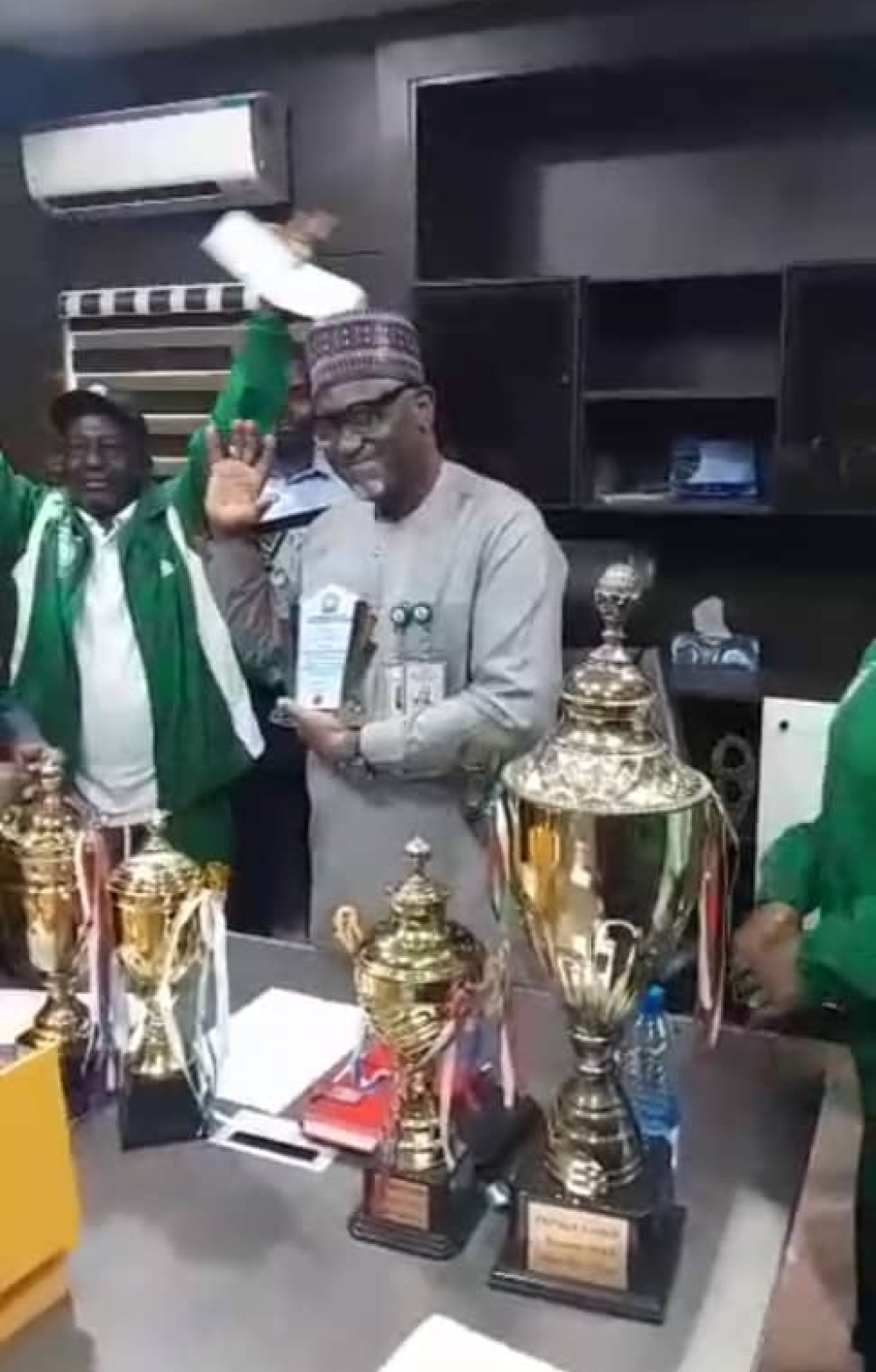 Photo Speak: Housing Ministry Presents Awards to Sports Club Members for Winning FEPSGA Medals