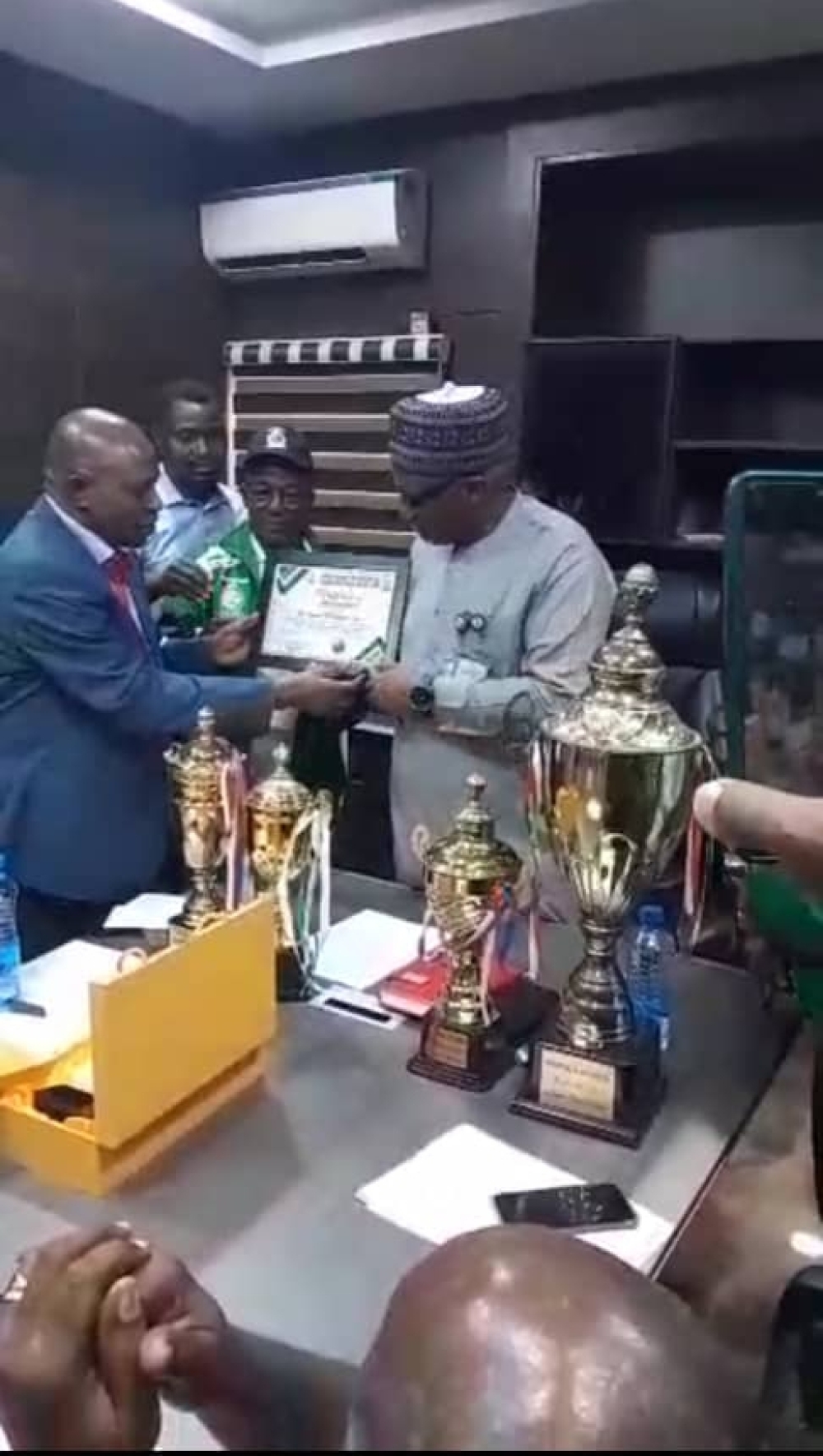 Photo Speak: Housing Ministry Presents Awards to Sports Club Members for Winning FEPSGA Medals