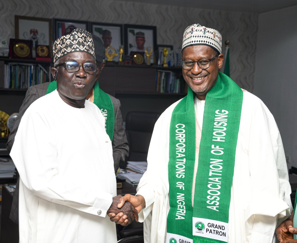 Newly elected AHCN leadership during a courtesy visit to the Hon Minister,  Housing and Urban Development, Arc Ahmed Dangiwa