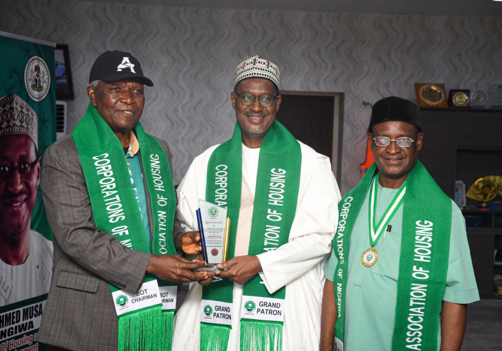 Newly elected AHCN leadership during a courtesy visit to the Hon Minister,  Housing and Urban Development, Arc Ahmed Dangiwa