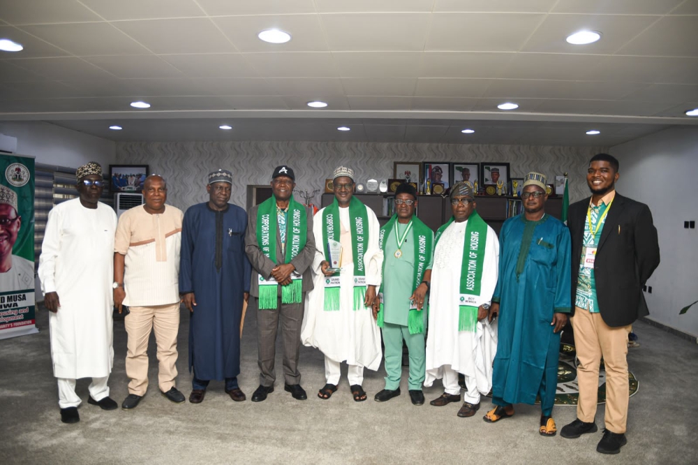 Newly elected AHCN leadership during a courtesy visit to the Hon Minister,  Housing and Urban Development, Arc Ahmed Dangiwa