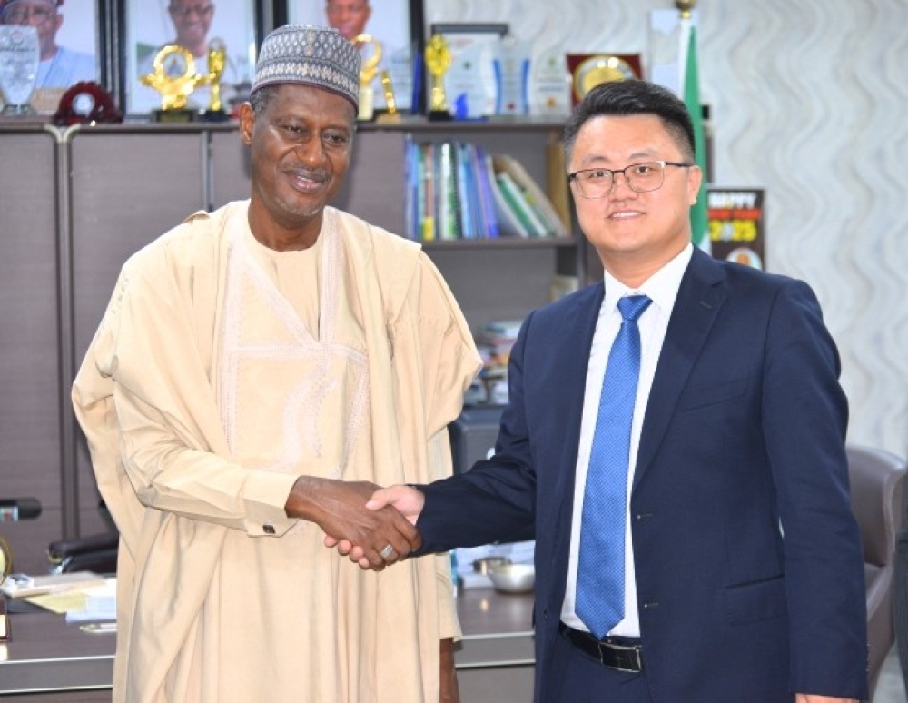 Hon Minister,  Arc Ahmed Dangiwa meeting with Sinoma New Material Nigeria Company Limited, April 14, 2026. The world largest building materials manufacturing company that specialises in manufacturing eco- friendly building materials.